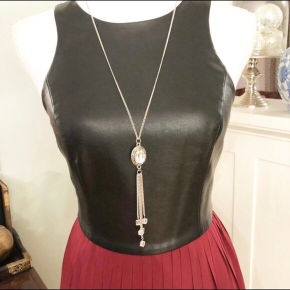 Silver Chain Crystal Pendant Necklace Dangle Style Nwt - Picture 3 of 4